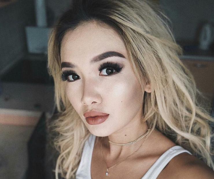 Айжан Байзакова избила парня камчой