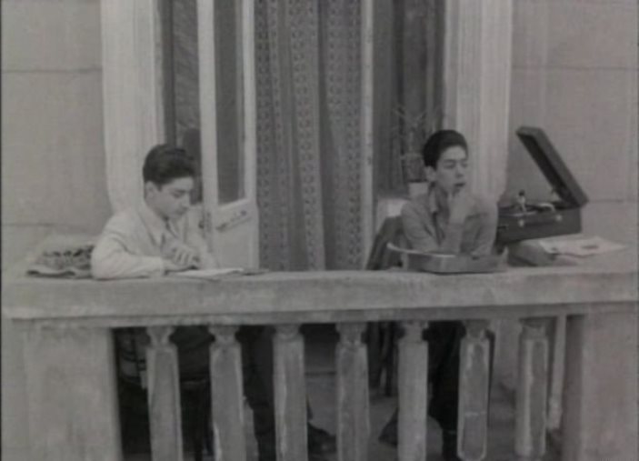 Кадр из фильма «Балкон» 