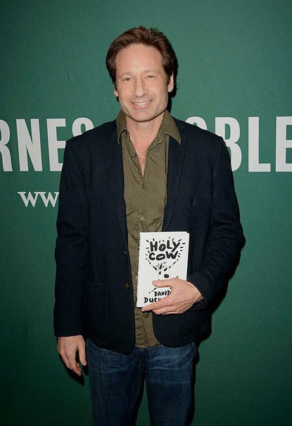 Дэвид Духовны на презентации своей книги «Священная корова»